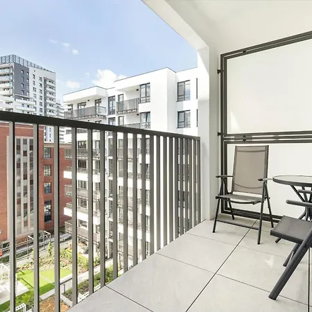 Popieluszki Modern With Parking By Renters Lejlighed