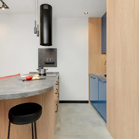 Popieluszki Modern With Parking By Renters *