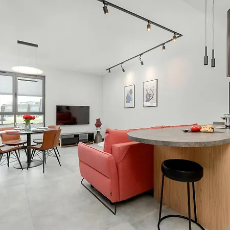 Popieluszki Modern With Parking By Renters *