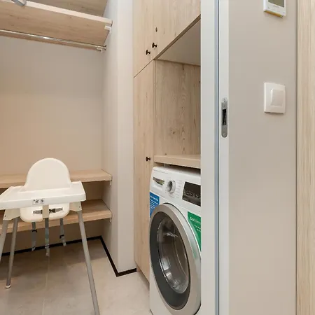 Popieluszki Modern With Parking By Renters Апартаменты *