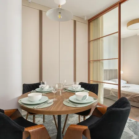 Popieluszki Modern With Parking By Renters