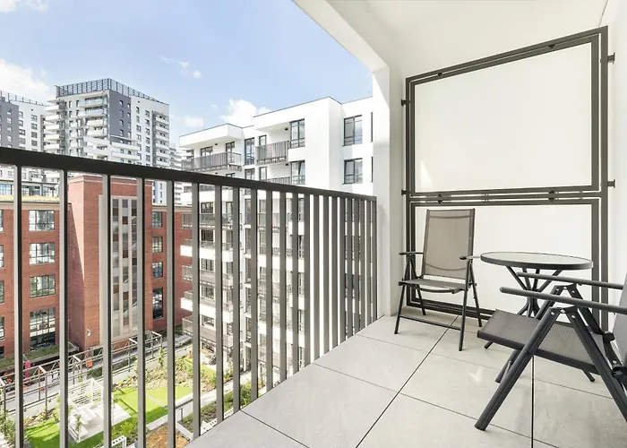 Popiełuszki Modern With Parking By Renters Apartament