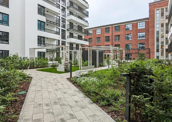 Popiełuszki Modern With Parking By Renters Apartament